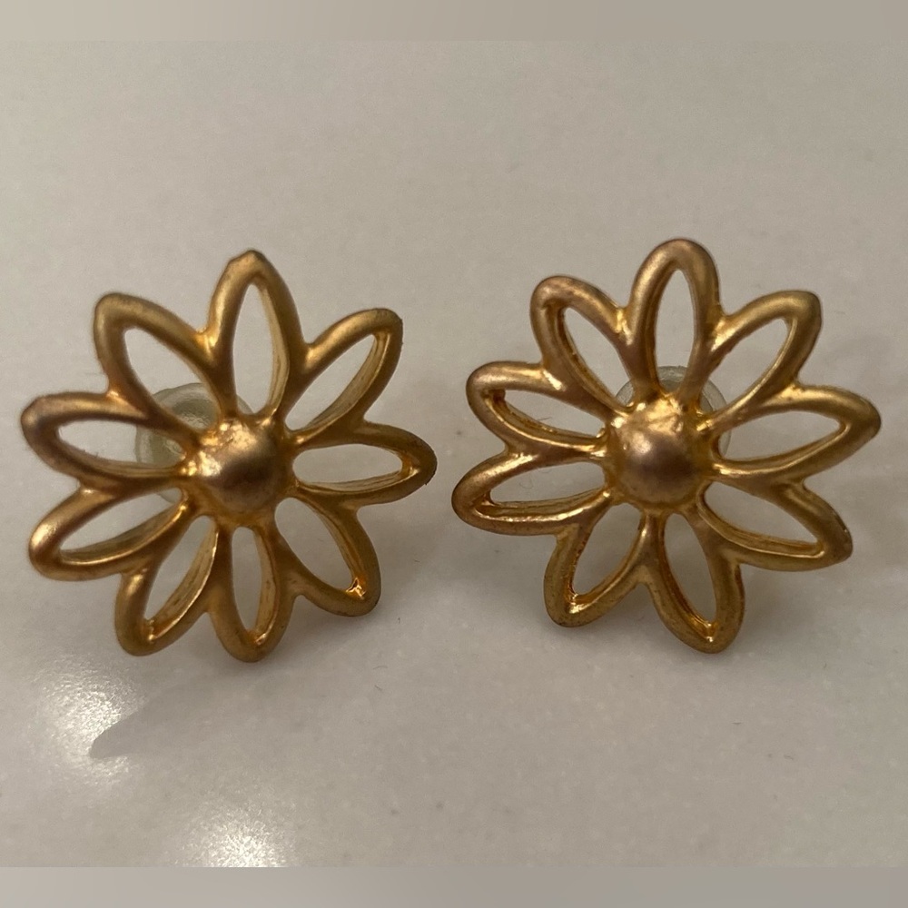 Gold Tone Flower Earrings